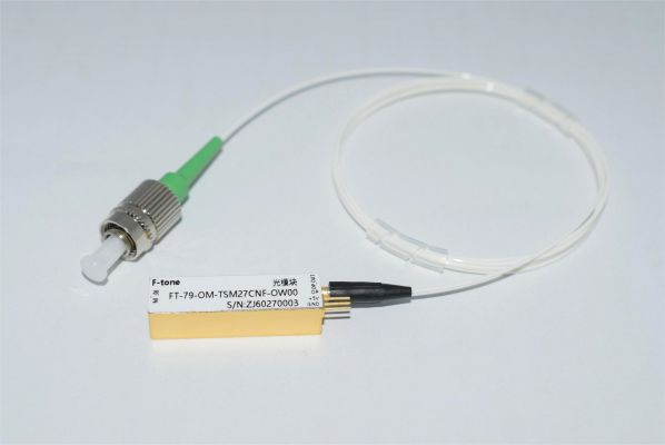 3GHz DWDM集成模拟光发？